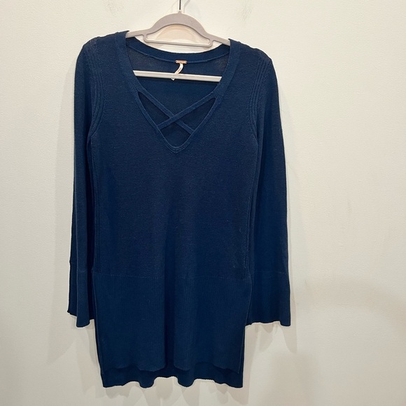 Free People Sweaters - Free People Long Sleeve Sweater Tunic Blue Criss Cross V-Neck Women’s Size Small